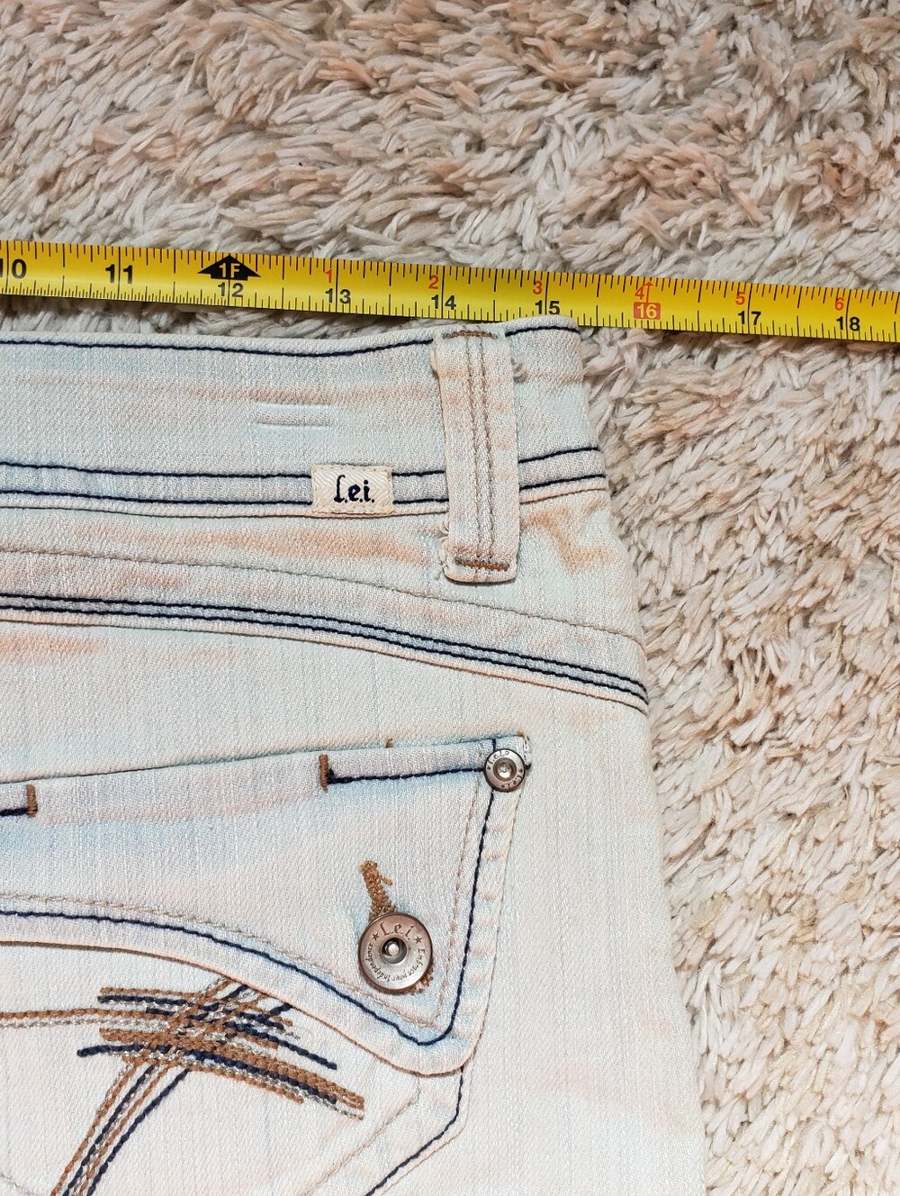 Vintage L.E.I. Mini Denim Skirt Size 9 Low Rise Raw Hem Grunge Light Wash Street - Picture 4 of 8